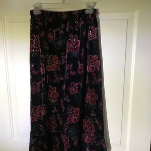 Petite Medium 32 inch long floral print skirt